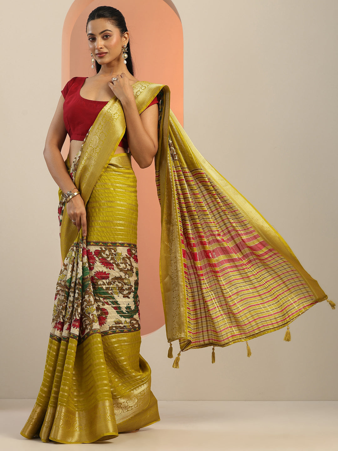  Multi Printed Silk Blend Saree With Unstitched Blouse Piece 
