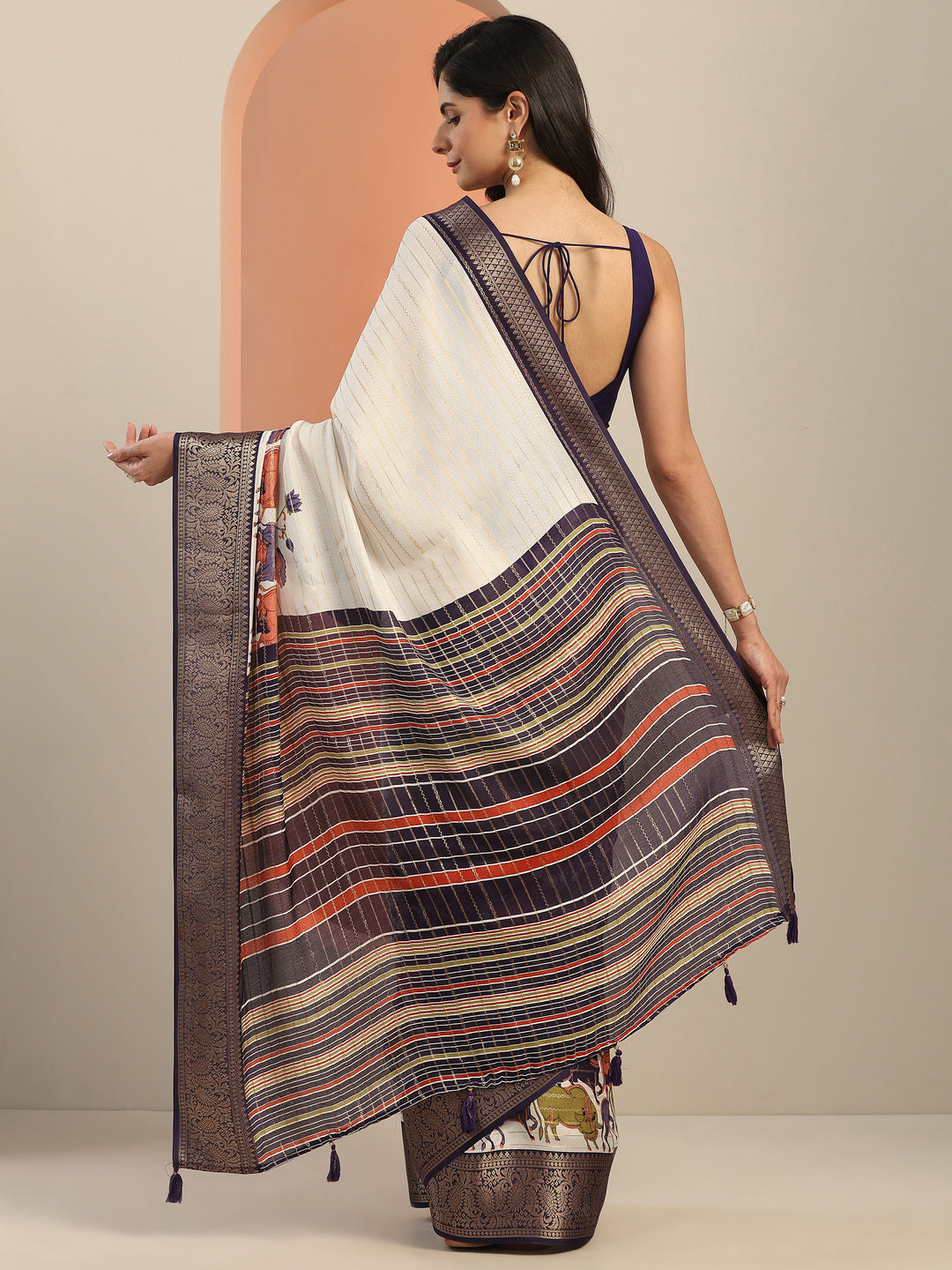  Off white Printed Silk Blend Saree With Unstitched Blouse Piece 