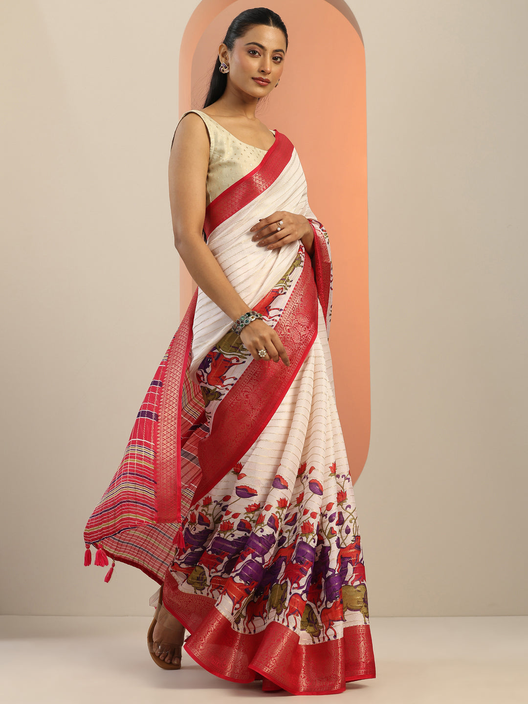 Off White Printed Silk Blend Saree With Unstitched Blouse Piece