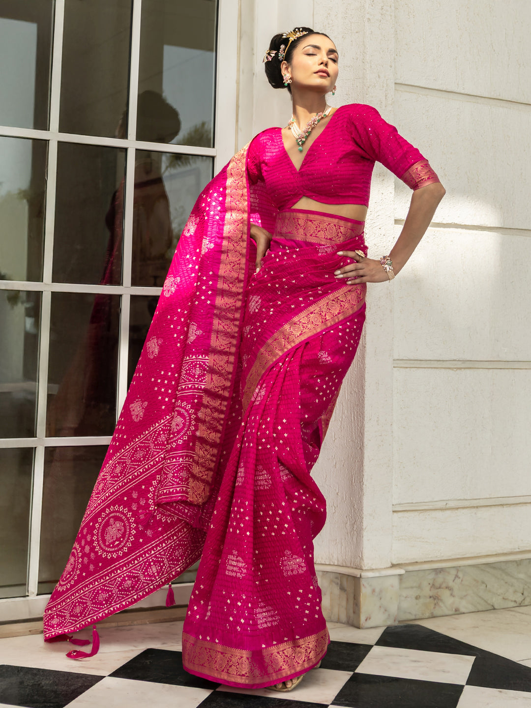 Pink Printed Silk Blend Saree With Unstitched Blouse Piece