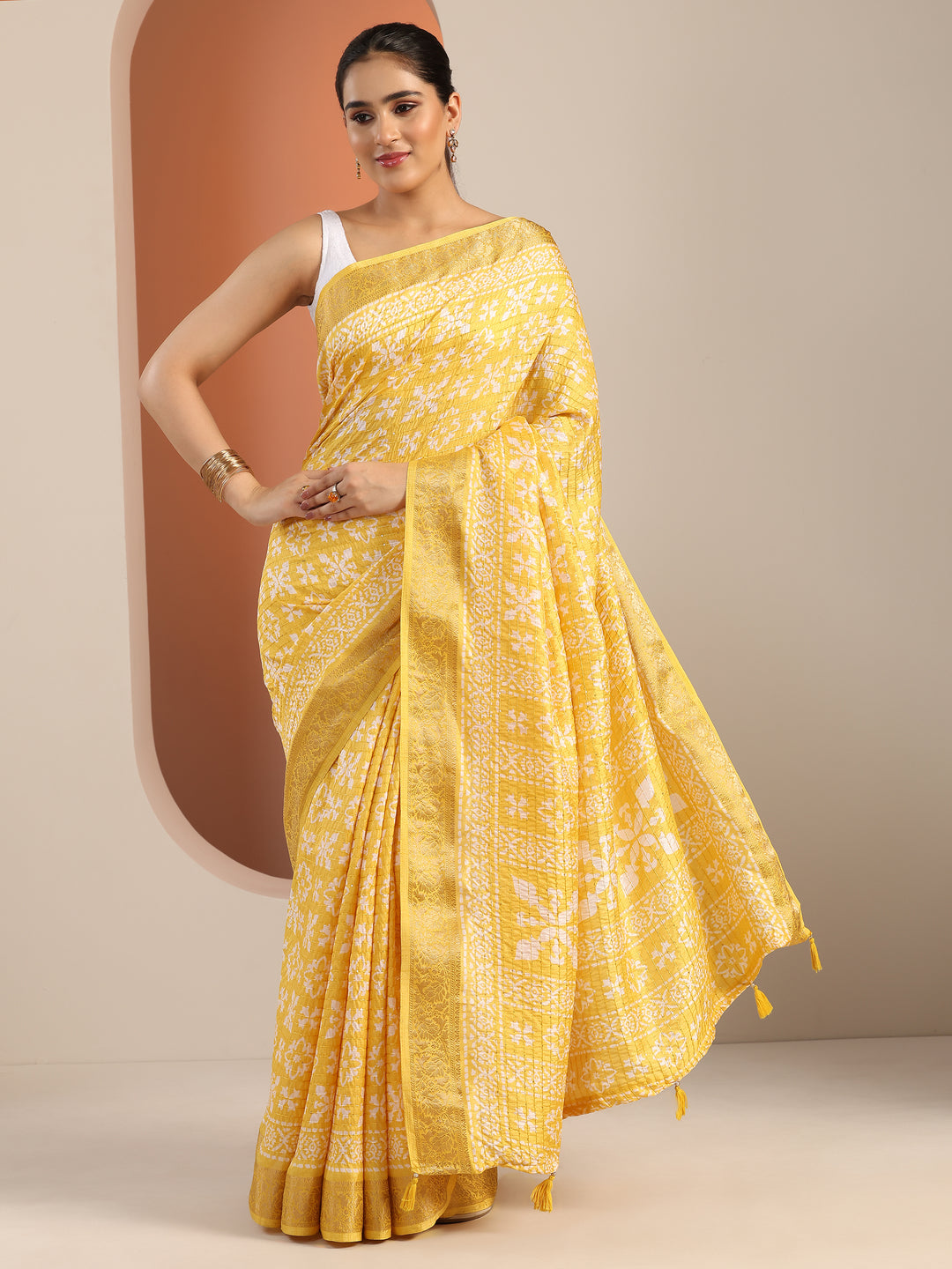  Yellow Printed Silk Blend Saree With Unstitched Blouse Piece 