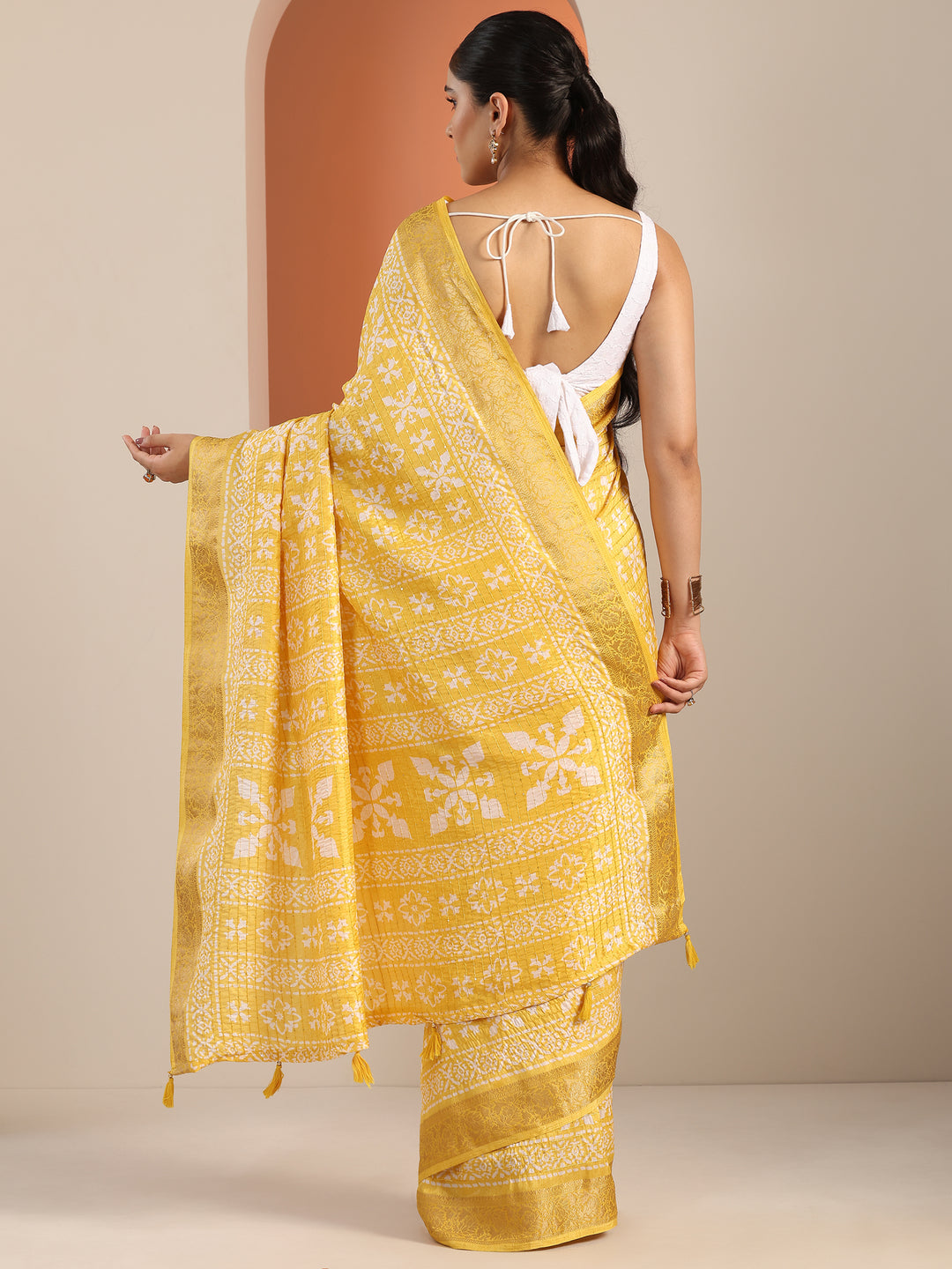  Yellow Printed Silk Blend Saree With Unstitched Blouse Piece 