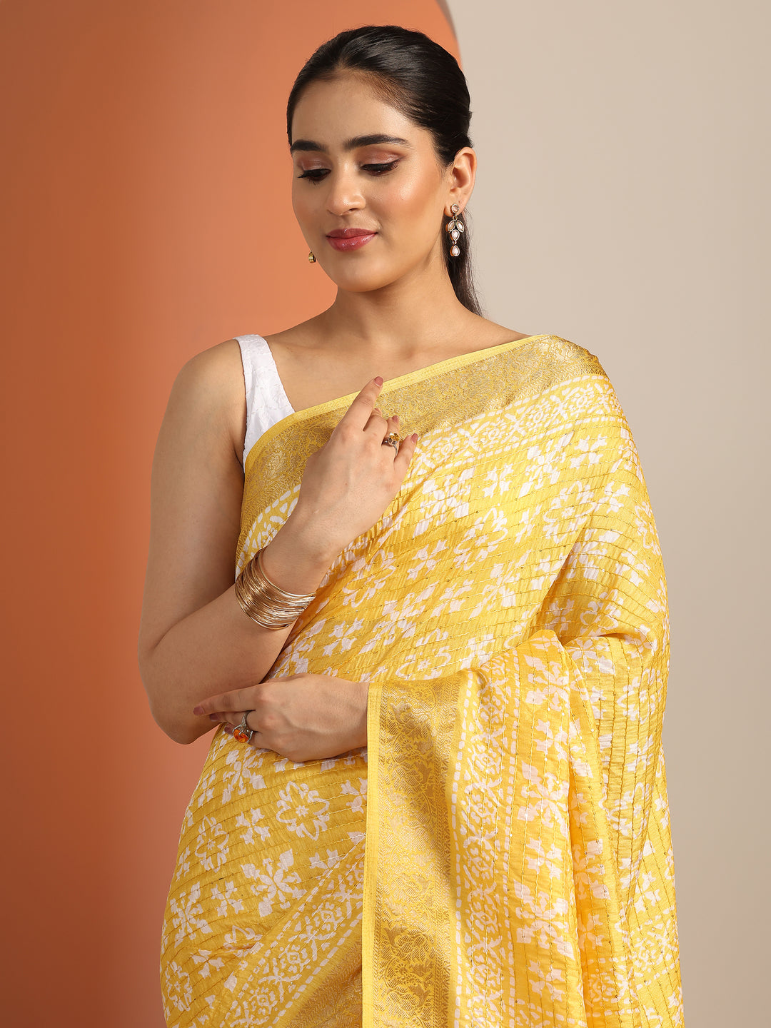  Yellow Printed Silk Blend Saree With Unstitched Blouse Piece 