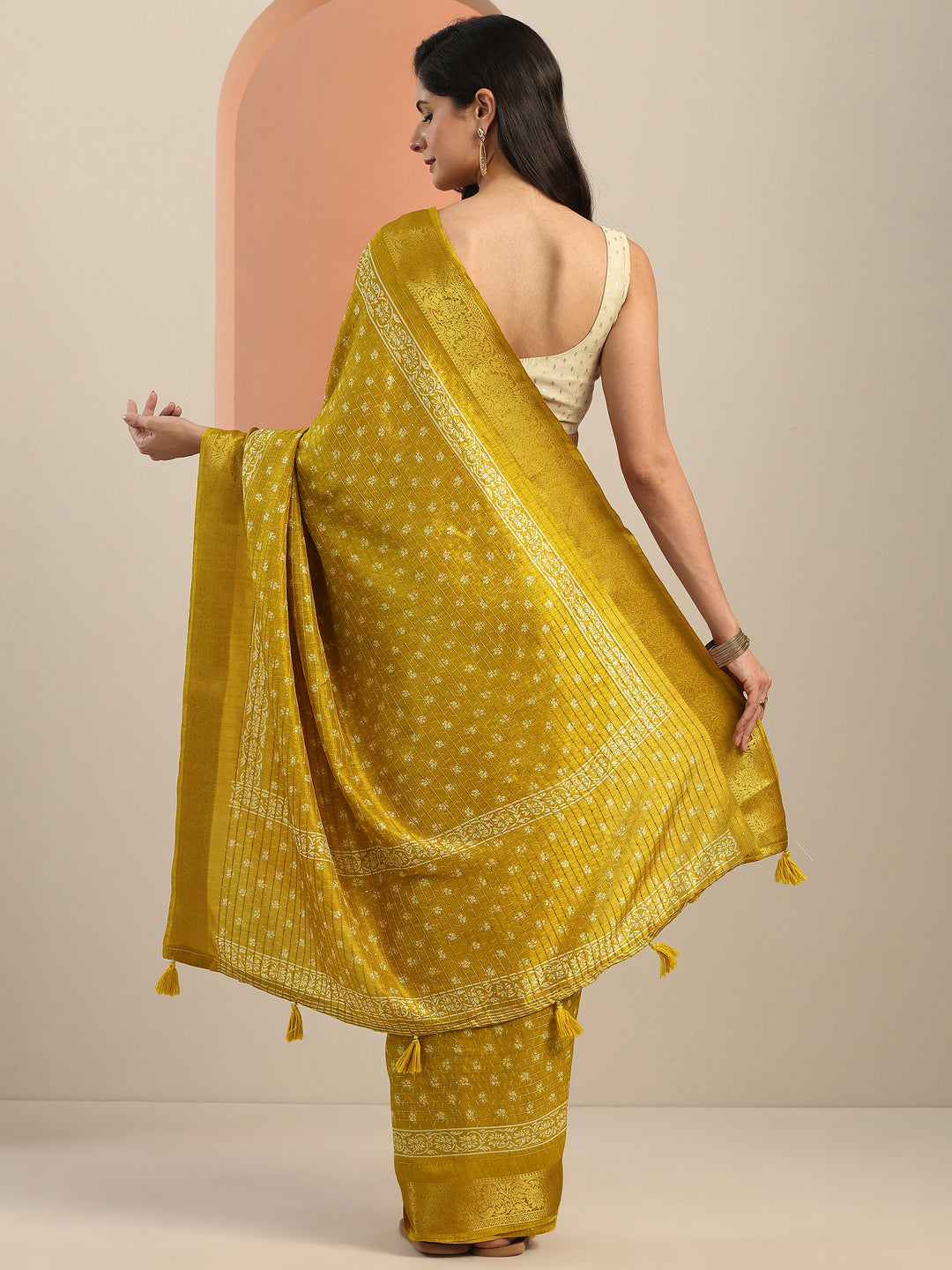  Mustard Printed Silk Blend Saree With Unstitched Blouse Piece 