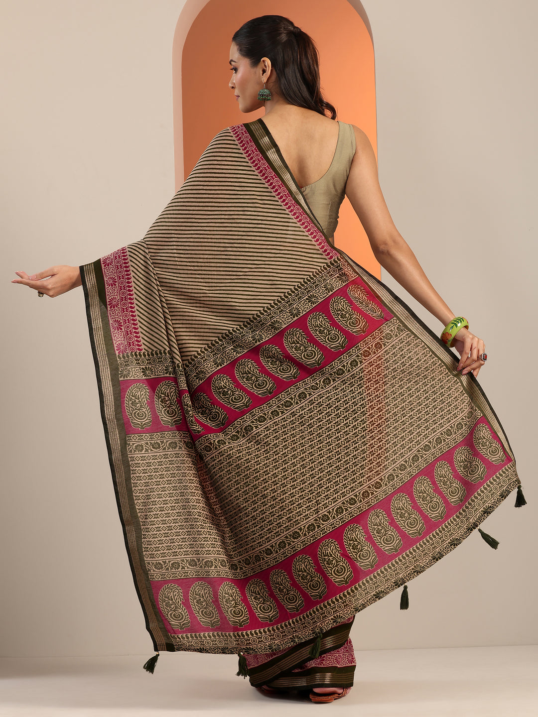 Olive Printed Cotton Blend Saree With Unstitched Blouse Piece 