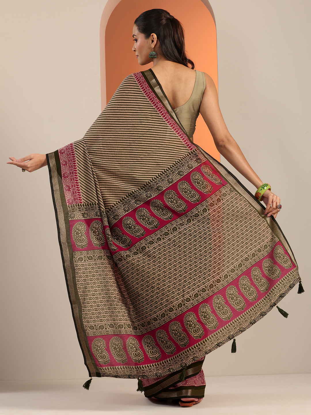  Olive Printed Cotton Blend Saree With Unstitched Blouse Piece 