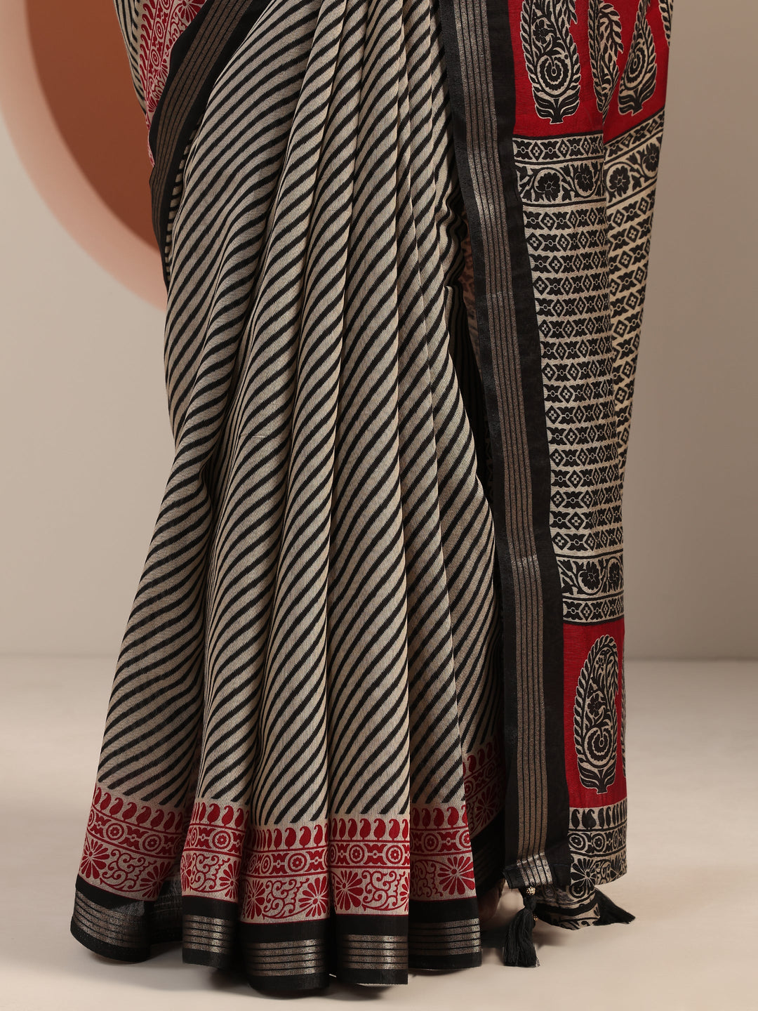  Black Printed Cotton Blend Saree With Unstitched Blouse Piece 