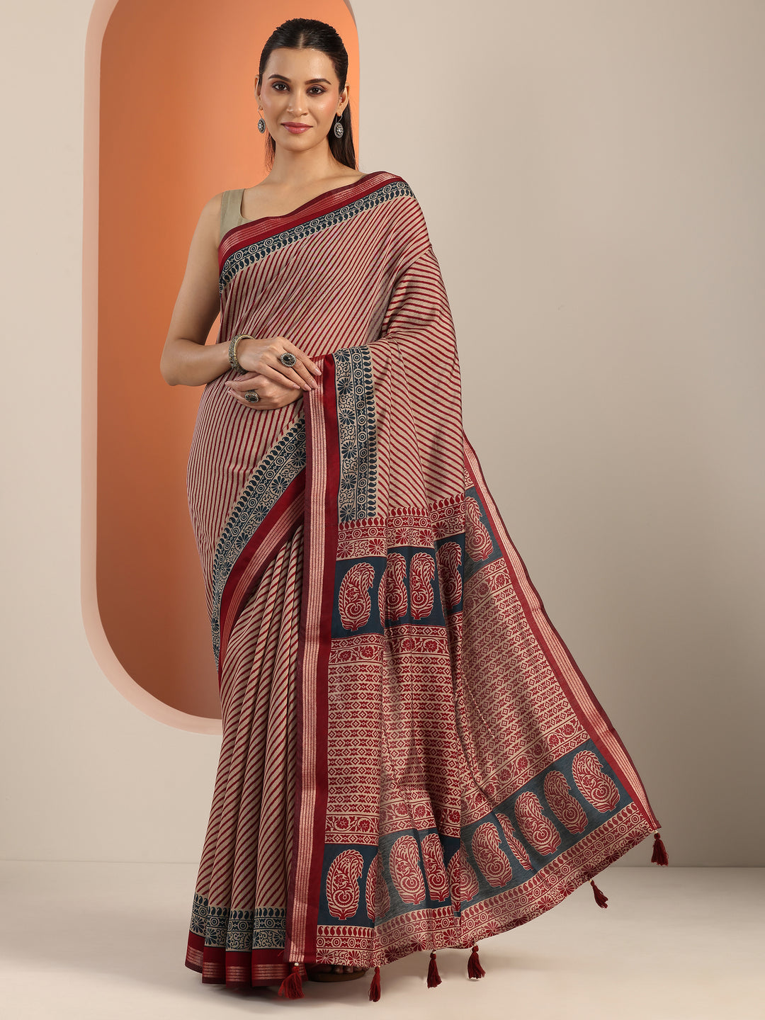  Red Printed Cotton Blend Saree With Unstitched Blouse Piece 