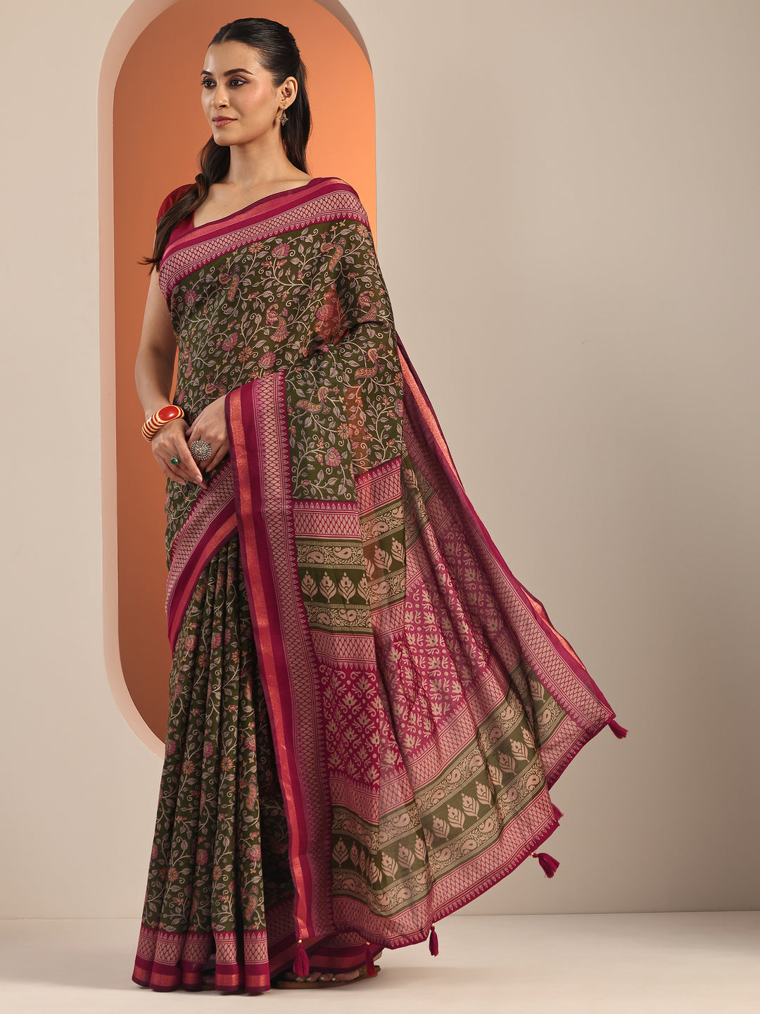  Green Printed Cotton Blend Saree With Unstitched Blouse Piece 