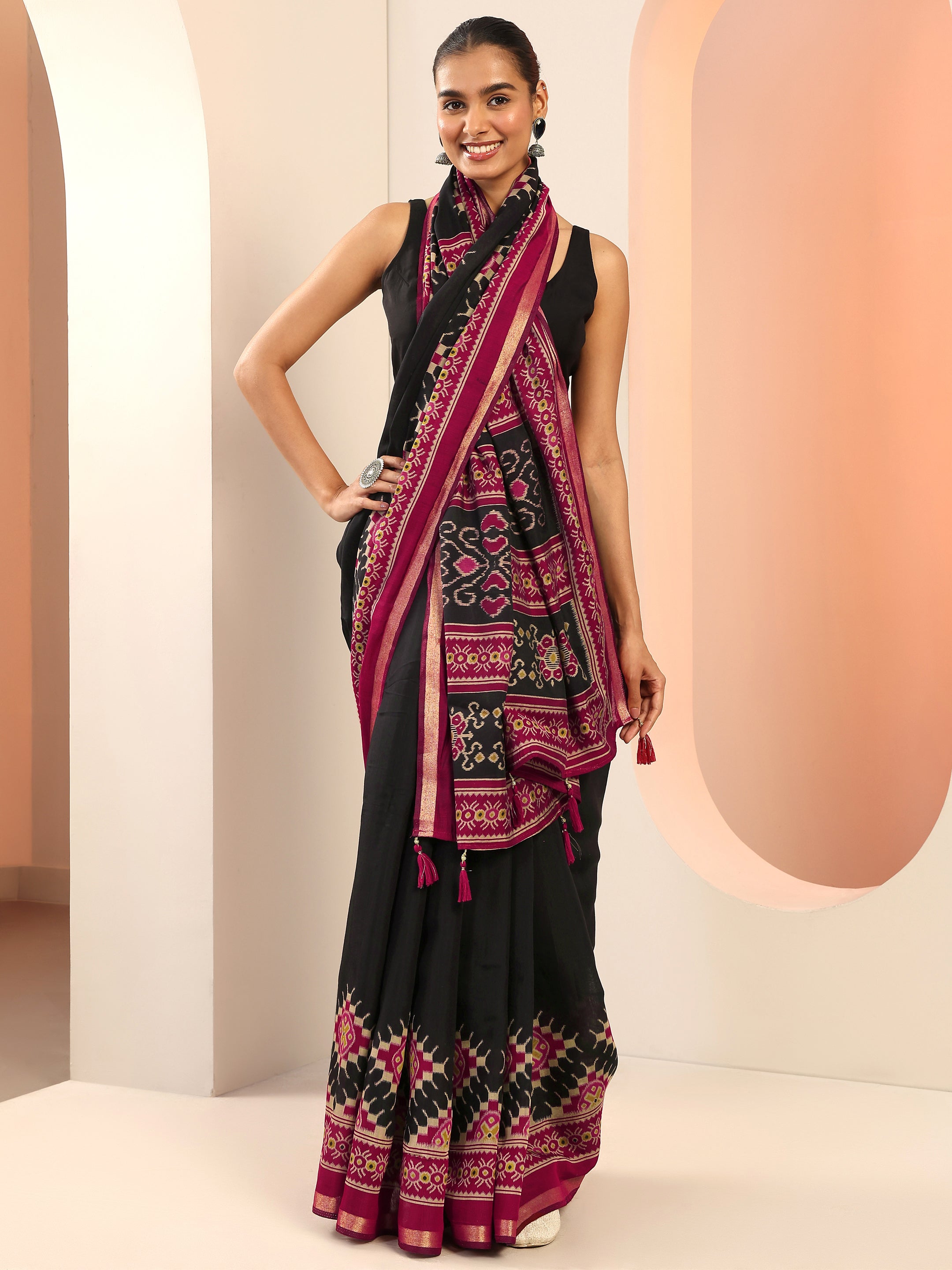 libas Black Solid Cotton Saree With Unstitched Blouse Piece-picture-28