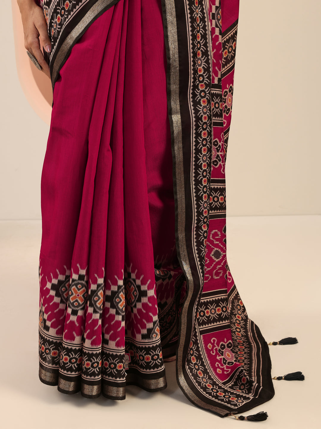  Maroon Solid Cotton Saree With Unstitched Blouse Piece 