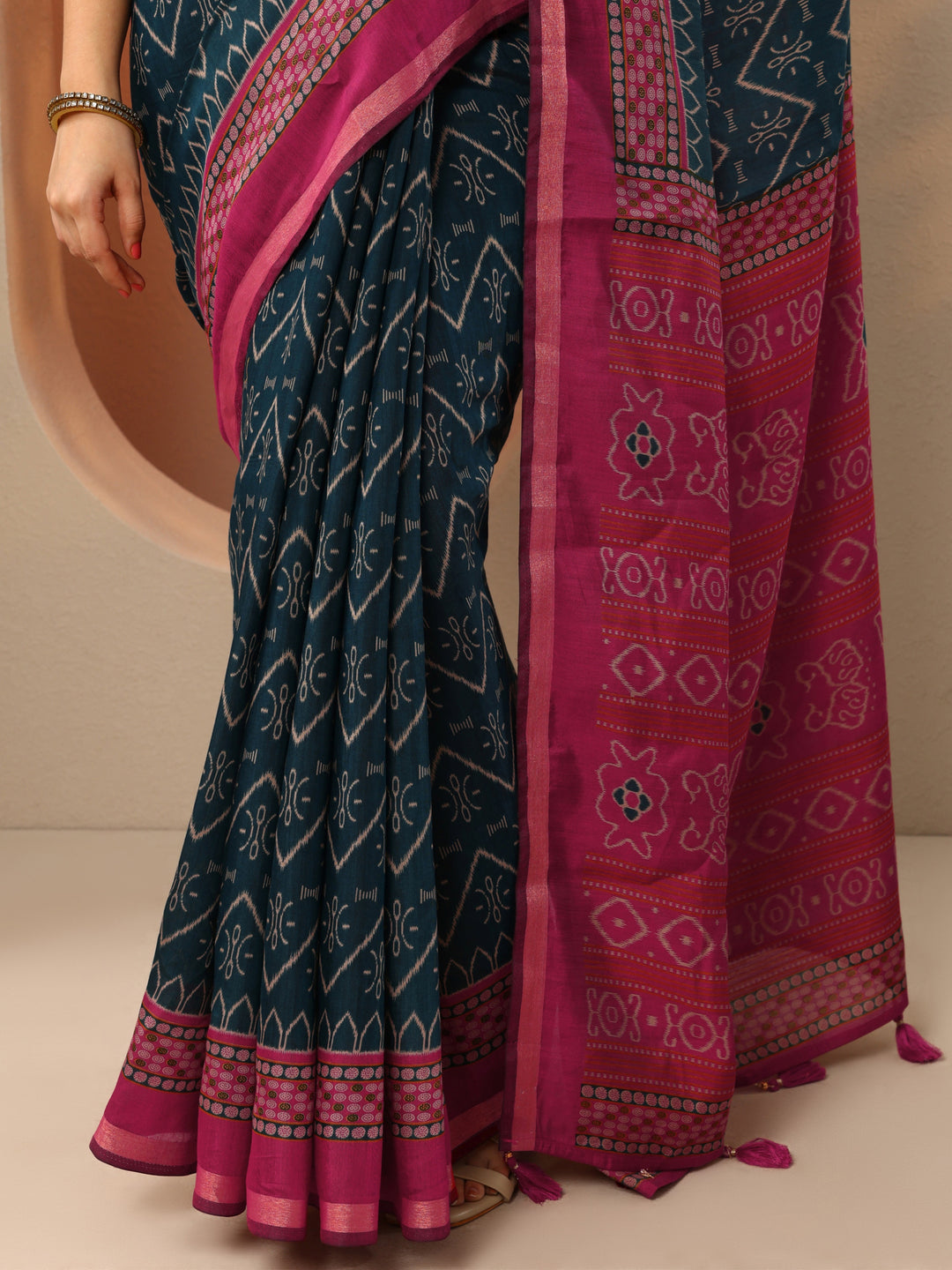  Teal Printed Cotton Saree With Unstitched Blouse Piece 