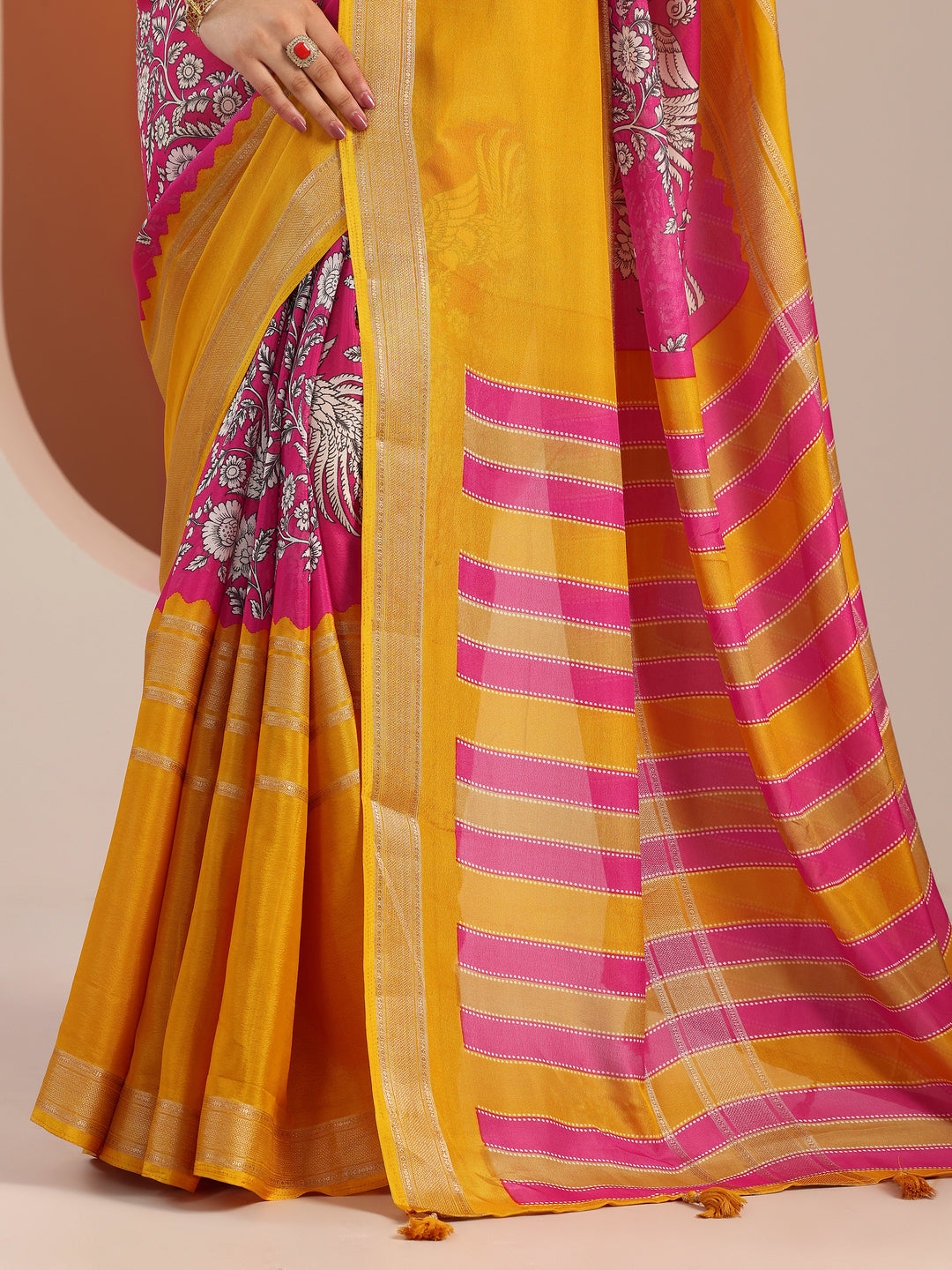  Pink Printed Crepe Saree With Unstitched Blouse Piece 