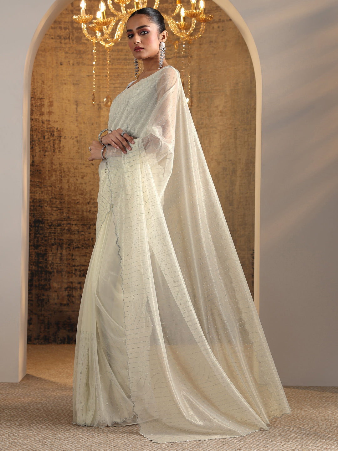  Off White Embellished Organza Saree With Unstitched Blouse Piece 