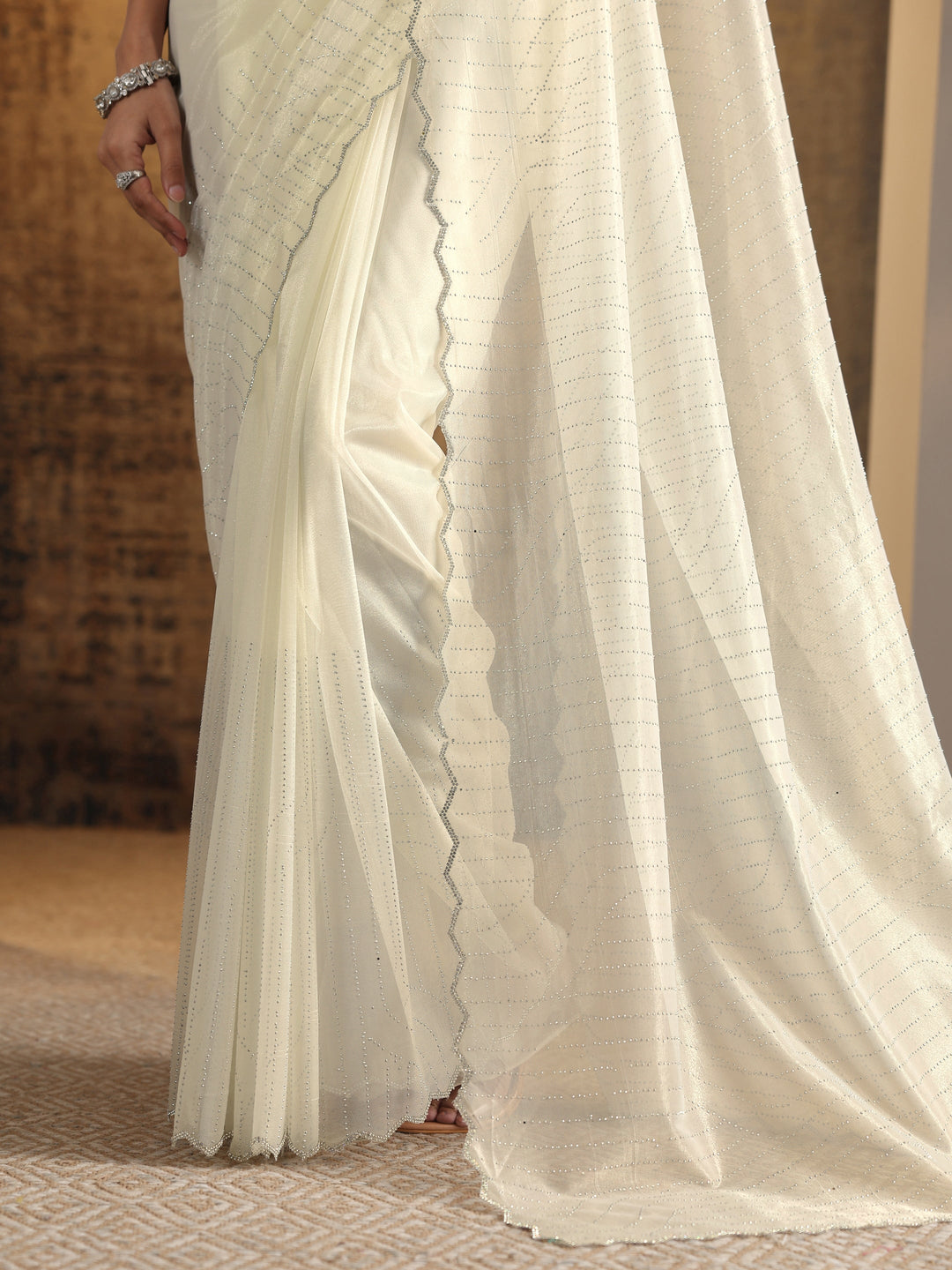  Off White Embellished Organza Saree With Unstitched Blouse Piece 