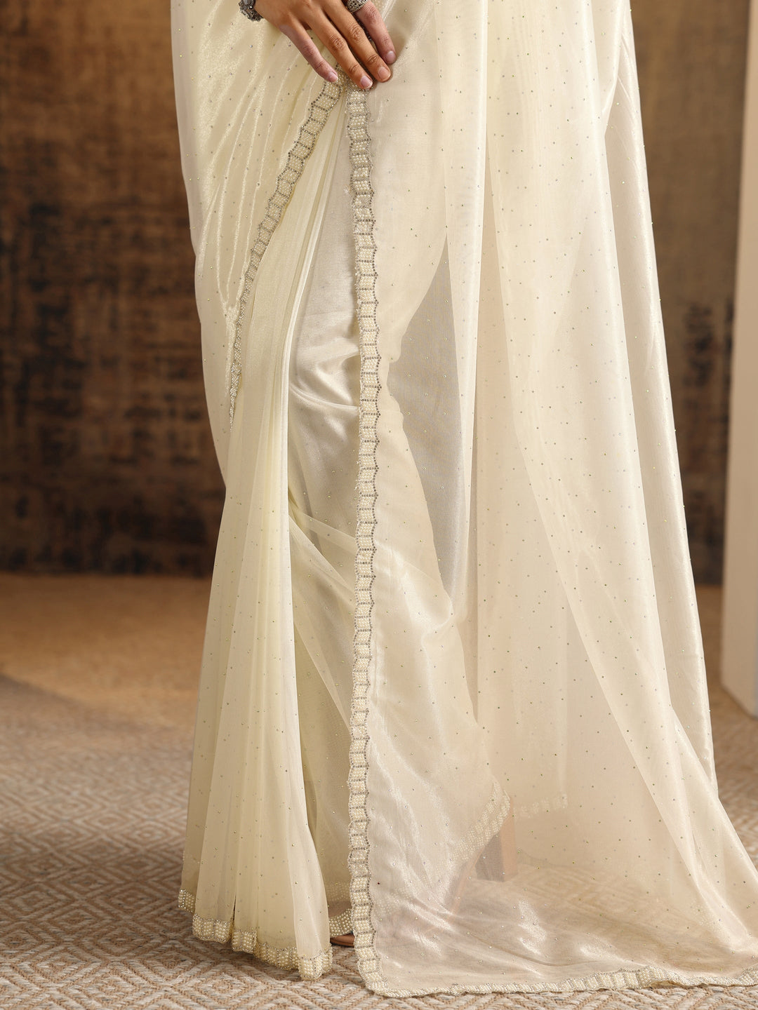  Off White Embellished Organza Saree With Unstitched Blouse Piece 