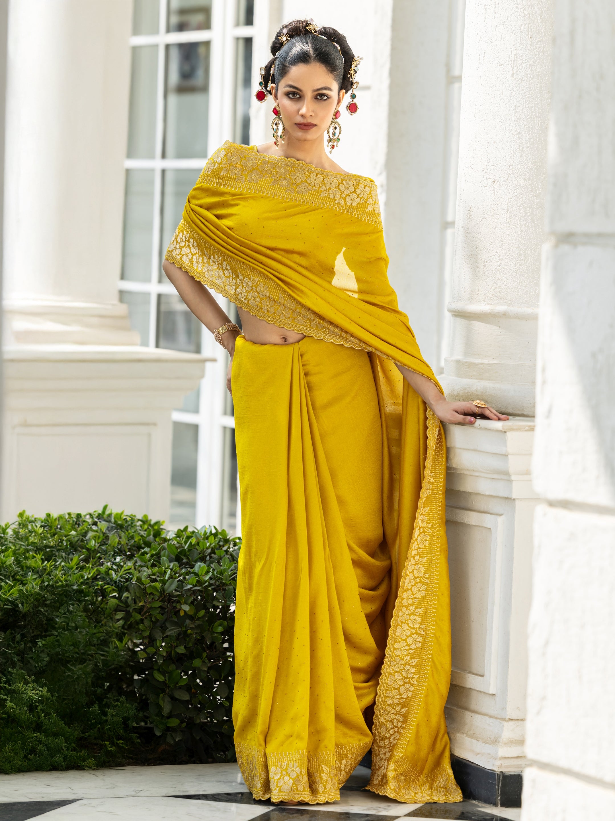 Mustard Embellished Silk Saree With Unstitched Blouse Piece-image-18