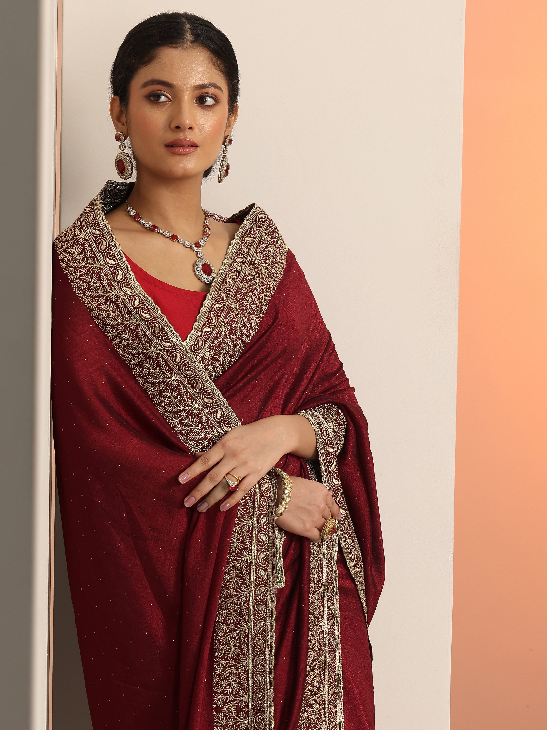Maroon Embellished Silk blend Saree With Unstitched Blouse Piece-image-18