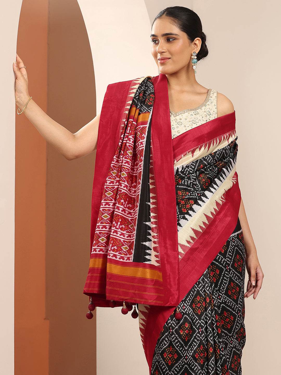  Black Printed Silk Blend Saree With Unstitched Blouse Piece 