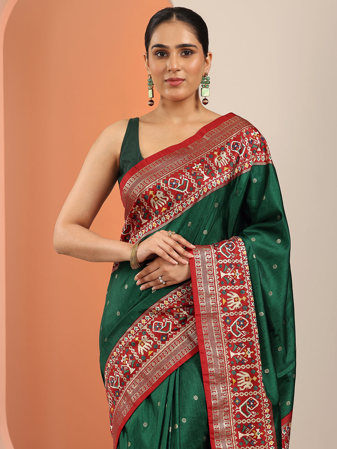 Green Embellished Silk Blend Saree With Unstitched Blouse Piece