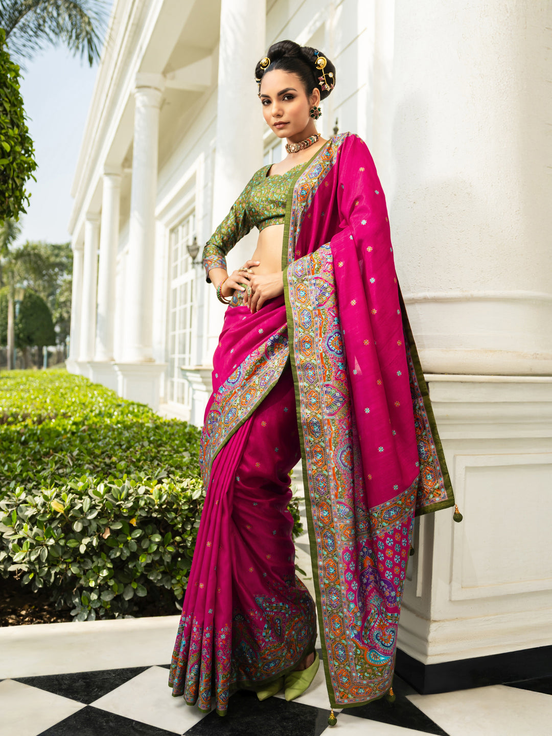 Magenta Printed Silk Blend Saree With Unstitched Blouse Piece
