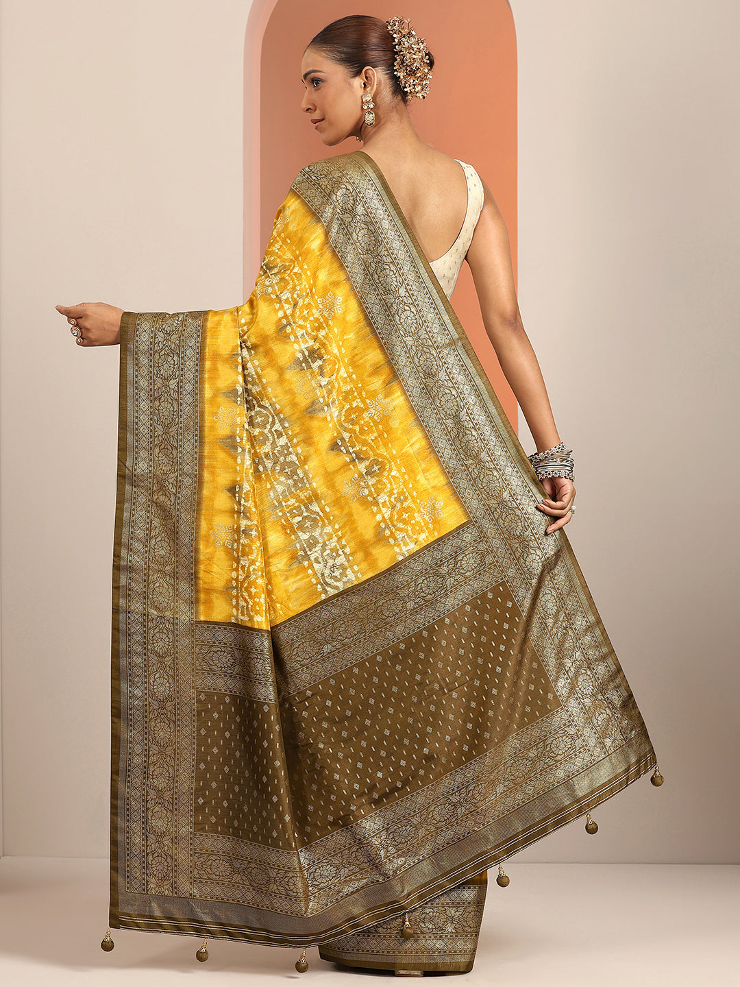  Yellow Printed Silk Blend Saree With Unstitched Blouse Piece 
