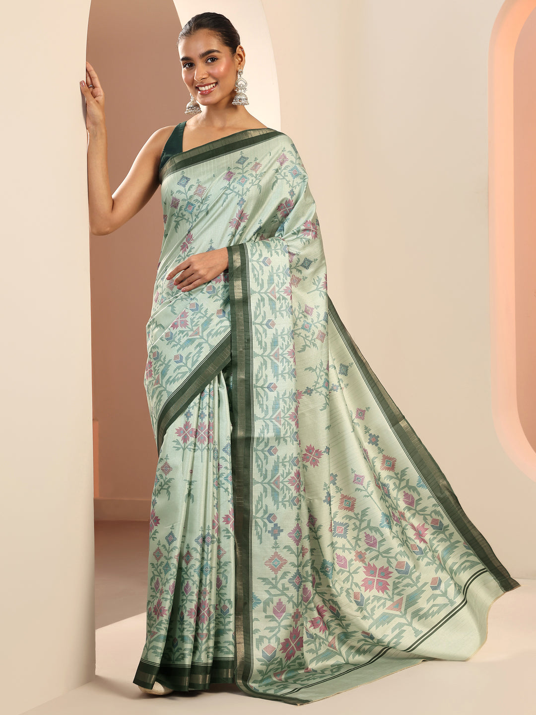 Green Embellished Silk Blend Saree With Unstitched Blouse Piece