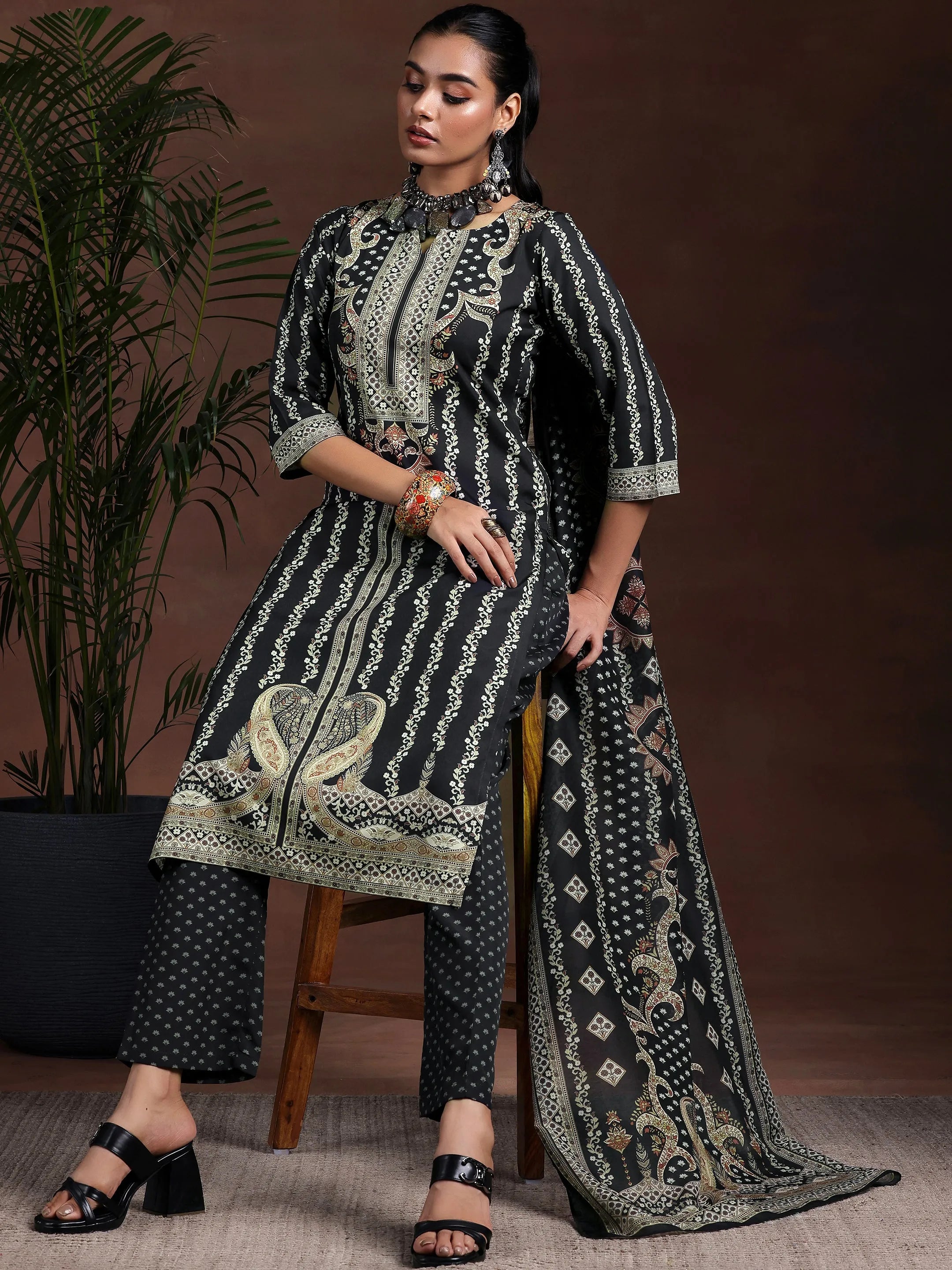 libas Black Printed Poly Crepe Straight Suit With Dupatta-picture-26
