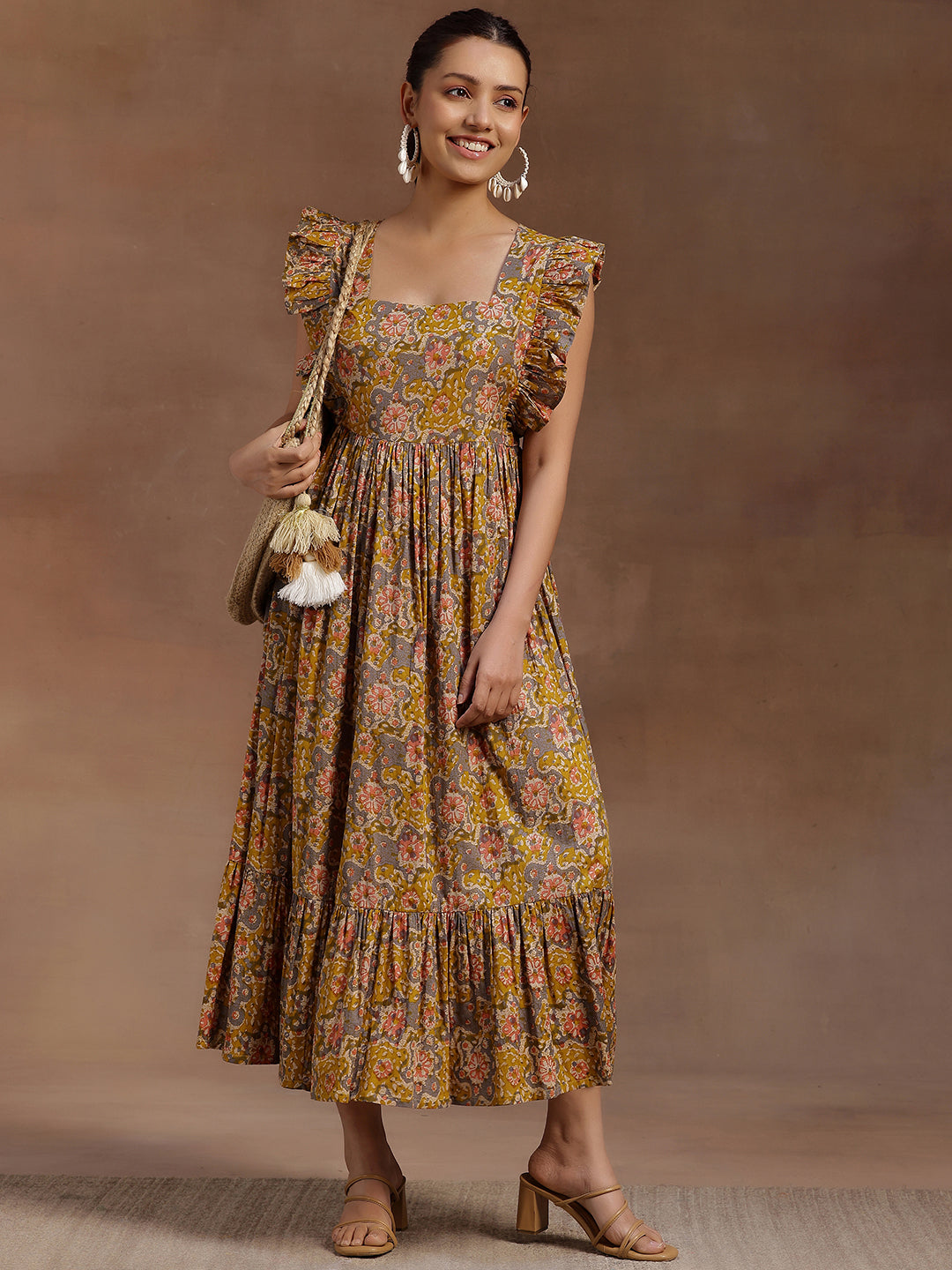 Pink Embellished Crepe Saree With Unstitched Blouse Piece