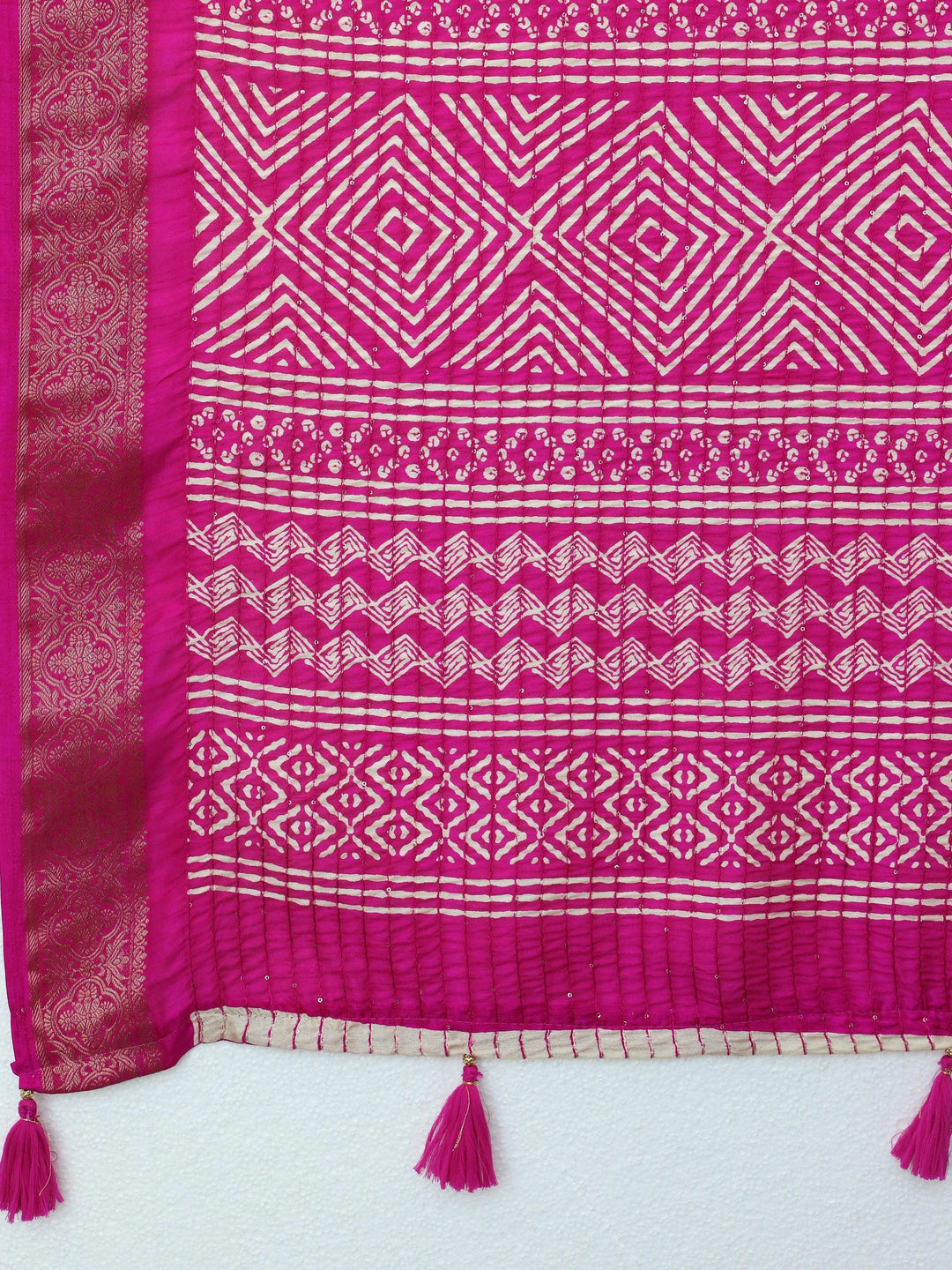Pink Printed Silk Blend Saree With Unstitched Blouse Piece - Libas 