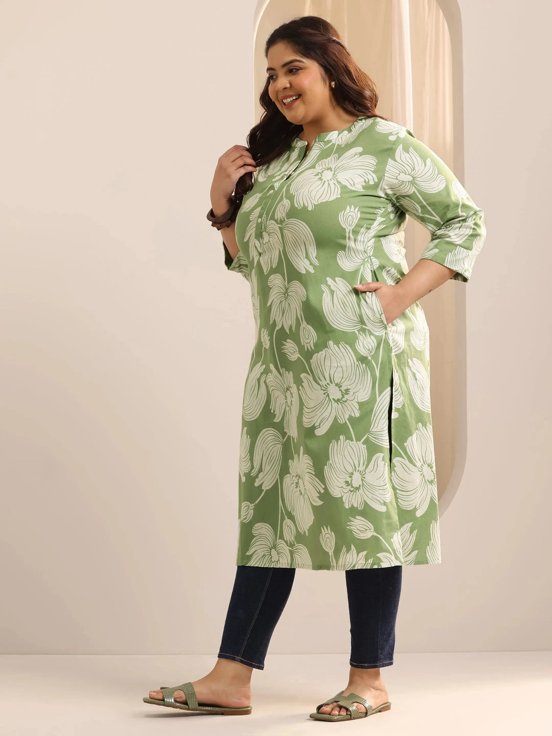  Plus Size Green Printed Cotton Straight Kurta 