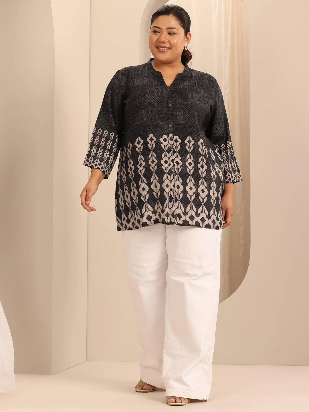  Plus Size Black Printed Muslin Straight Tunic 