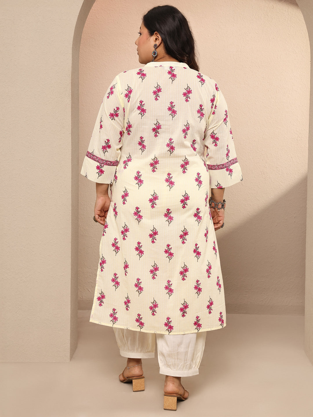  Plus Size Off White Printed Cotton Straight Kurta 