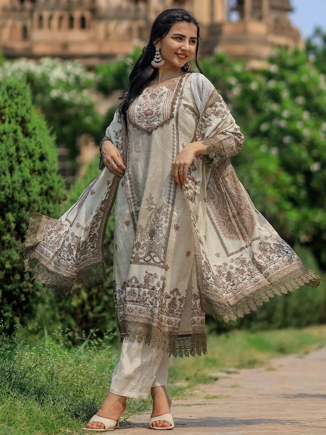 Buy Designer Pakistani Suits for Women Online Libas