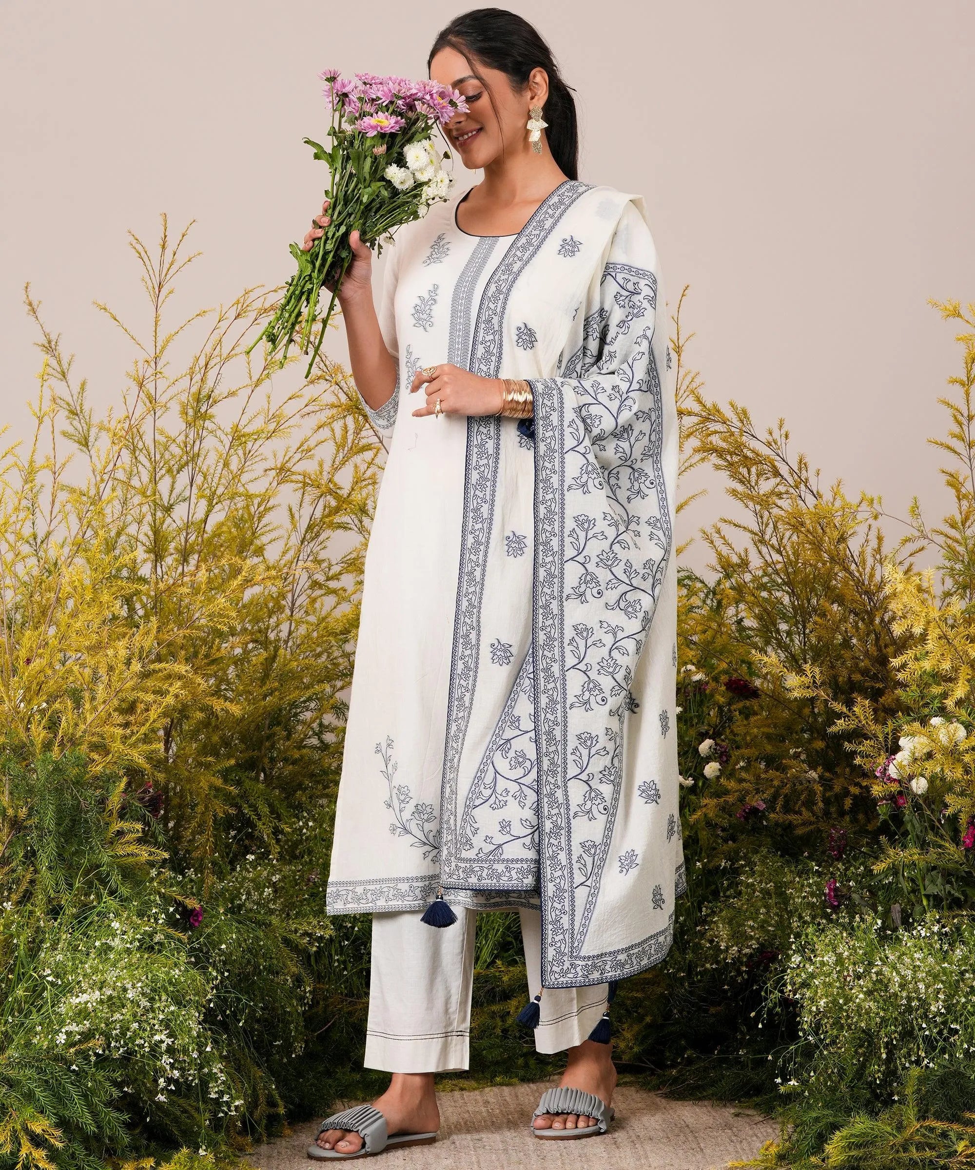 Off White Woven Design Silk Blend Straight Kurta With Trousers & Dupatta