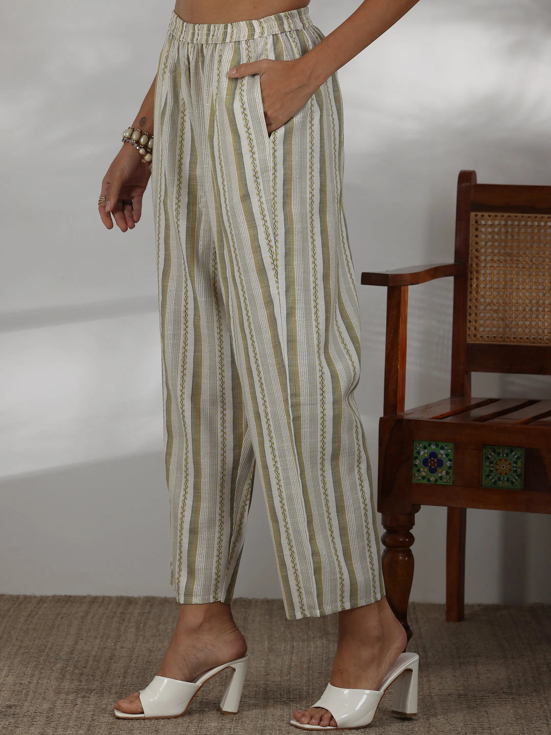  Off White Printed Cotton Blend Straight Suit With Dupatta 