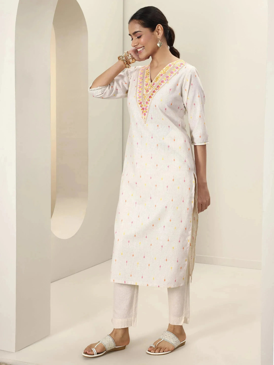  Off White Embroidered Cotton Straight Kurta 