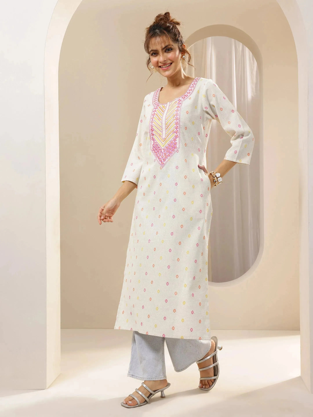  Off White Embroidered Cotton Straight Kurta 