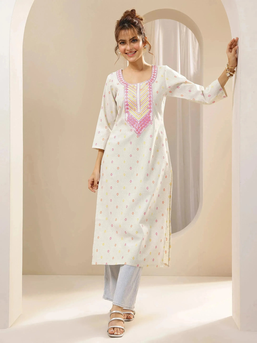  Off White Embroidered Cotton Straight Kurta 