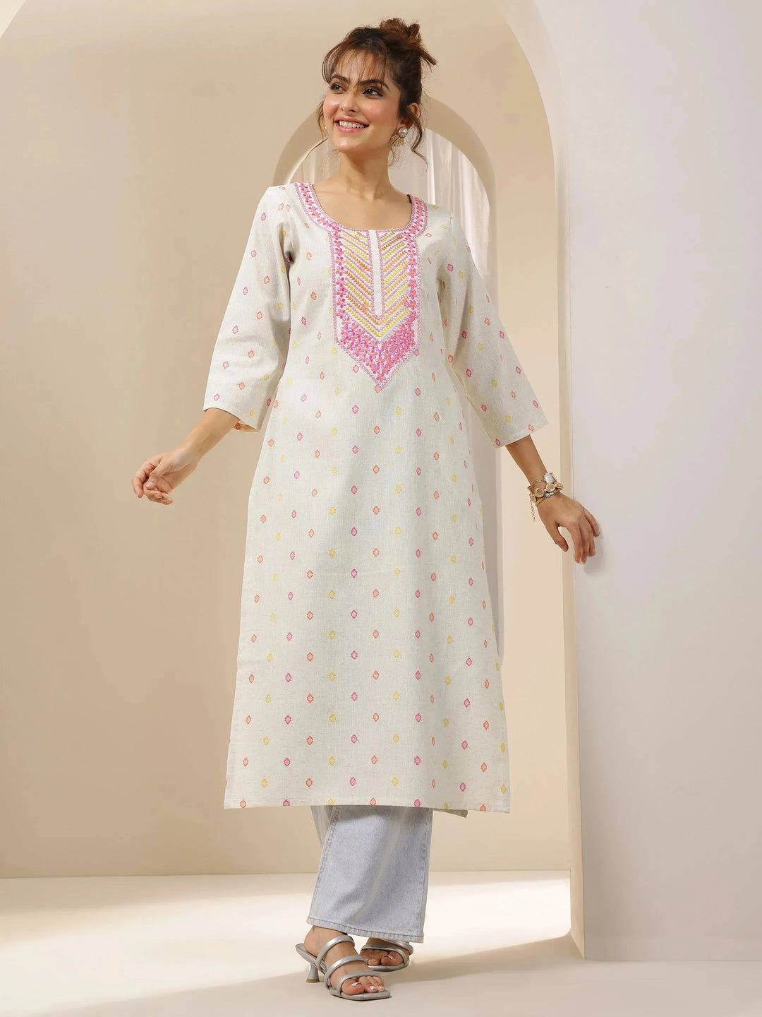  Off White Embroidered Cotton Straight Kurta 
