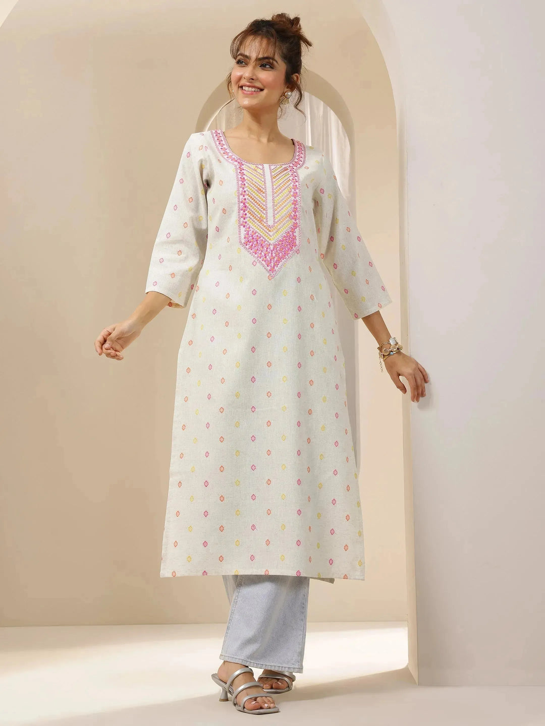  Off White Embroidered Cotton Straight Kurta 