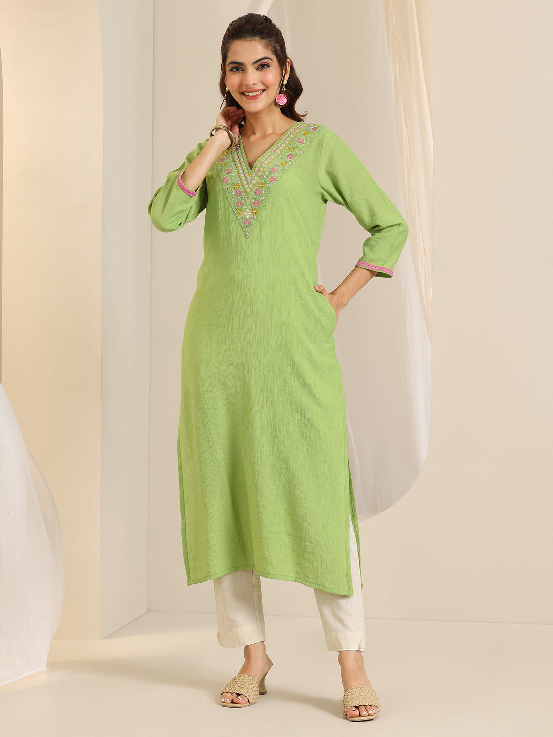 Green Yoke Design Silk Blend Straight Kurta