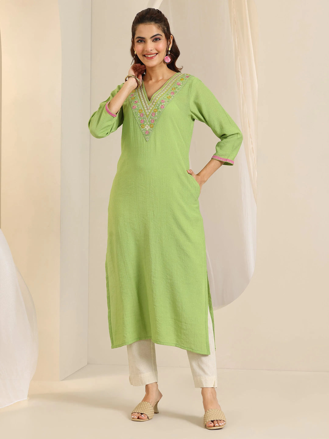  Green Yoke Design Silk Blend Straight Kurta 