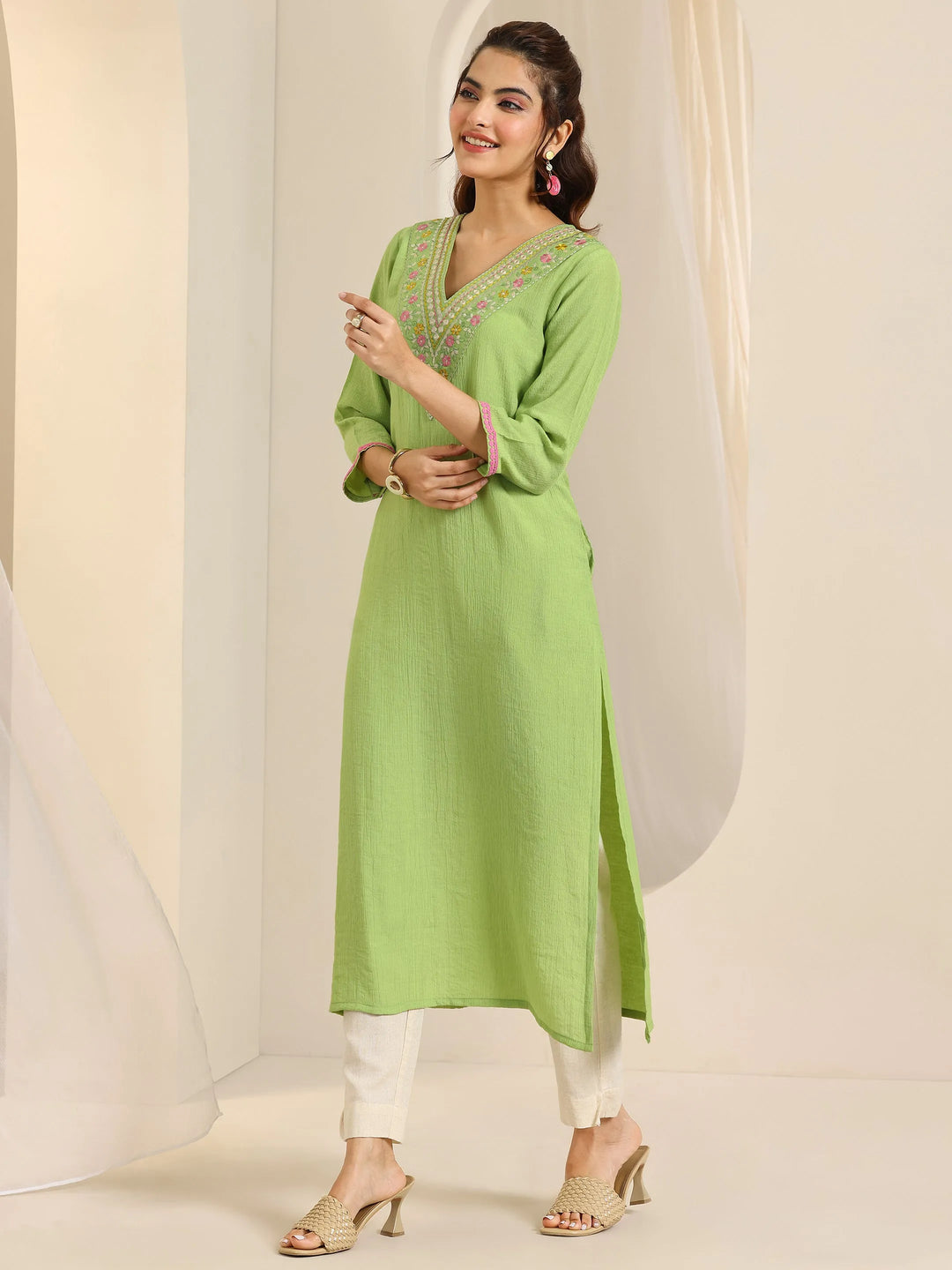  Green Yoke Design Silk Blend Straight Kurta 