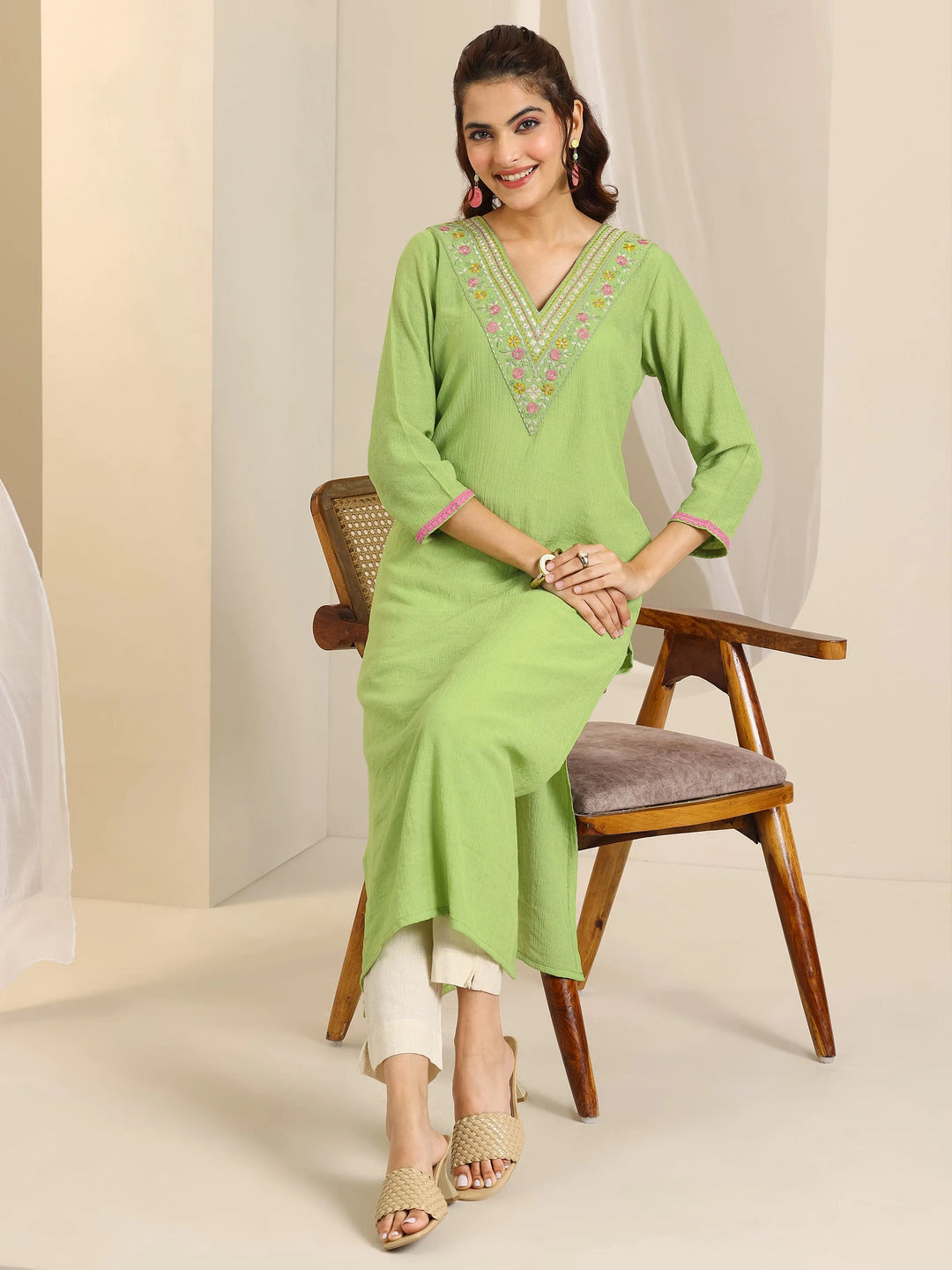  Green Yoke Design Silk Blend Straight Kurta 
