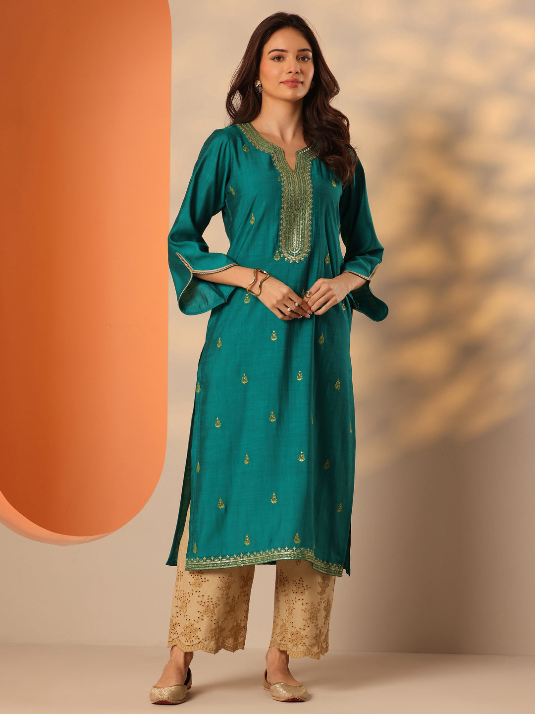  Green Embroidered Silk Blend Straight Kurta 