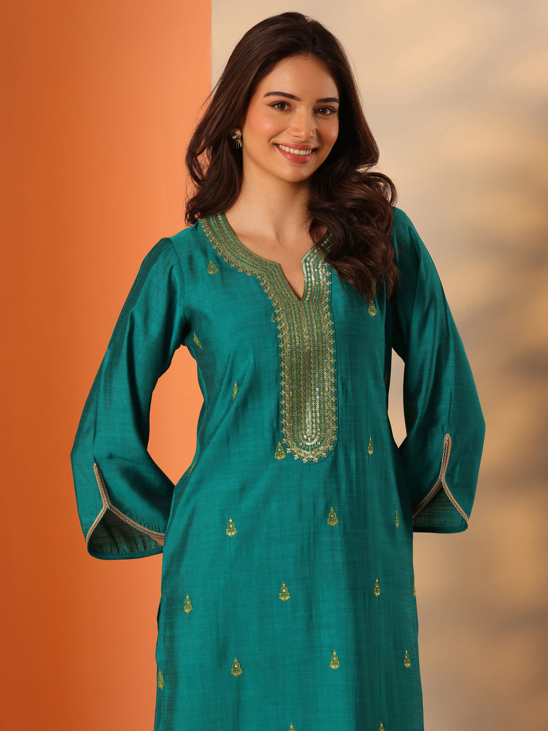  Green Embroidered Silk Blend Straight Kurta 