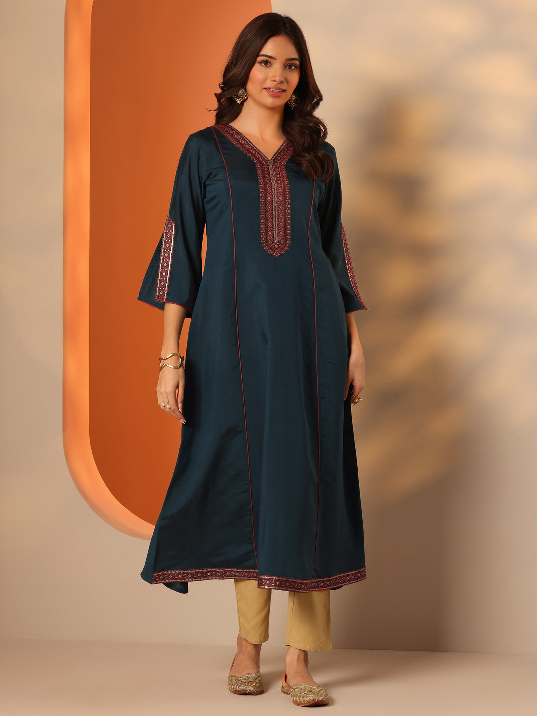  Blue Embroidered Silk Blend Straight Kurta 