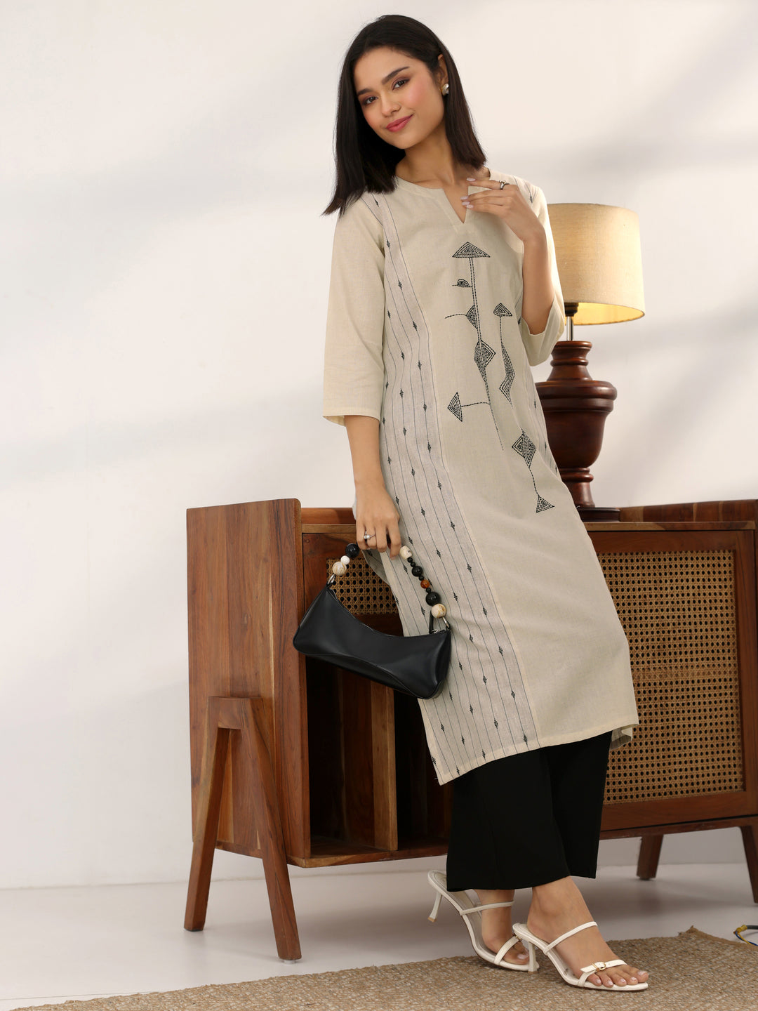  Off White Embroidered Cotton Blend Straight Kurta 