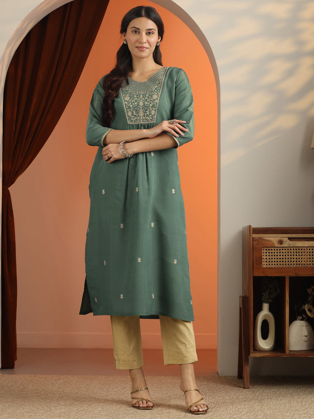  Green Floral Embroidered Silk Blend Straight Kurta 